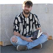 Soy una persona proactiva a la que le encanta compartir el tiempo y aprender de los demás. Dar clase es un intercambio de conocimientos.